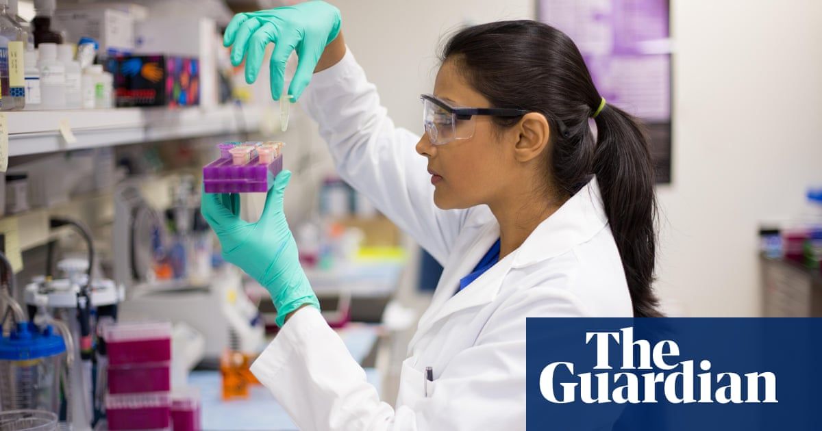 wellcometrust's tweet photo. PhD grads often argue that there are too few academic jobs. How can universities support their postgrads into alternative careers? https://t.co/XN1MOo0Jua | #ResearchCulture https://t.co/ObqhK27GIu