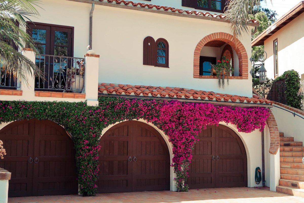 proliftdoors's tweet image. Keep your home cool and cozy with a functioning and properly-sealed garage door for the remainder of the summer. Call Pro-Lift Garage Doors for all of your garage needs! 888-754-3063