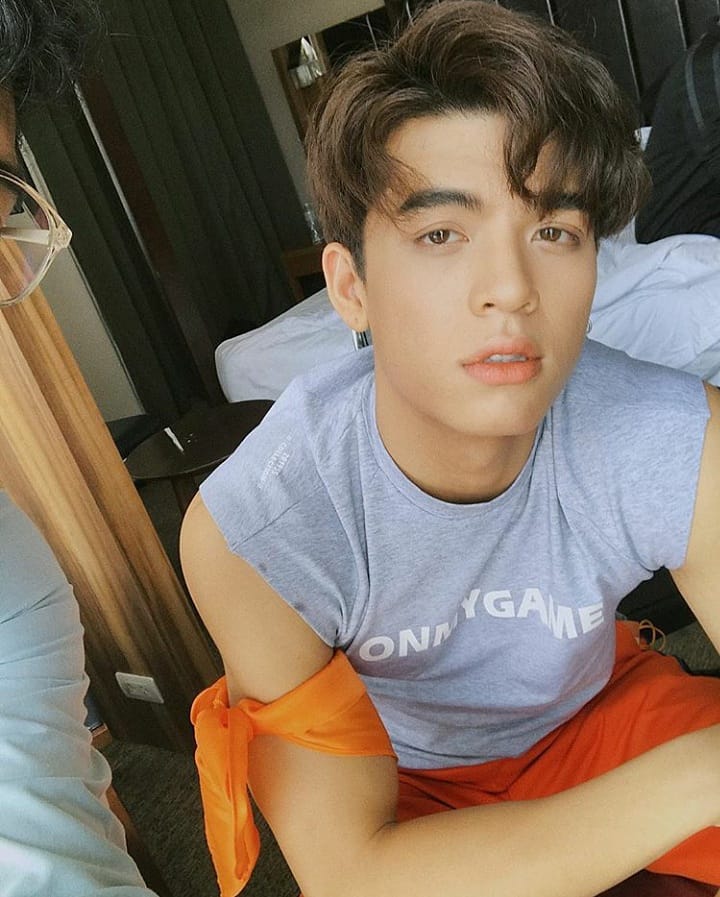 Joss, Way-ar Sangngern8 March 1996ig twt: josswayar• his visual god damn it• abs everywheeeeere• he's 100 thai • L-Men ambassador, yang suka perhatiin iklan pasti ngga asing sama muka joss.