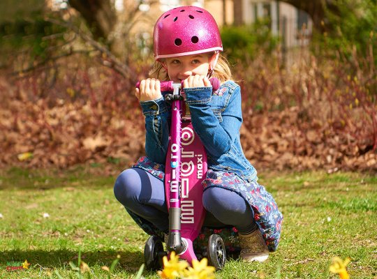 KiddyCharts's tweet photo. Join the #Giveaway to Win Maxi Micro Deluxe FOLDABLE @Microscooters (£150) PLUS £75 of accessories! It ends Thursday 15 August at 11.59pm; #KiddyChartsSummer #UKWins Enter Here --> https://t.co/T26y9KakXY https://t.co/n5FWoPYXPK