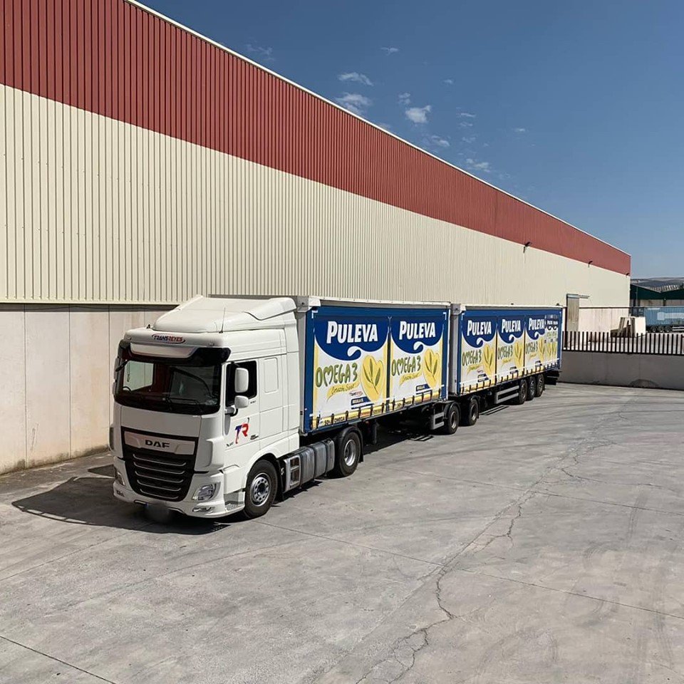 TransreyesLogis's tweet photo. Así de imponentes lucen nuestros #Megacamiones 🚛🚚🚛¡Gracias @surdafVI por compartir las imágenes 😉!
#Transreyes #Logistica #Mercancia #Megatrailers #Daf #xf #Surdaf https://t.co/1mr6LznCoE