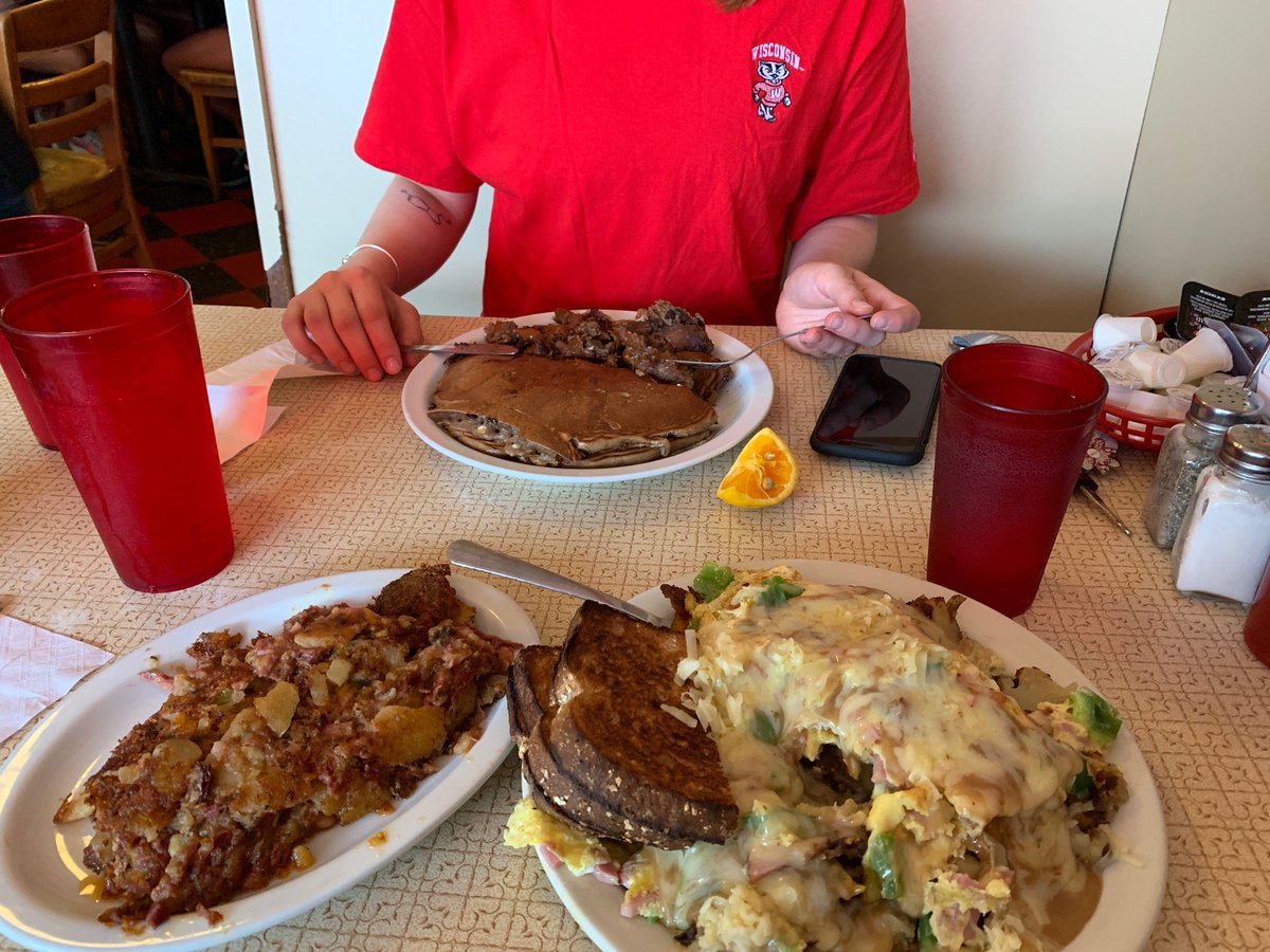 ThatFridgeGuy's tweet photo. Breakfast with @HaleyGabriel before apartment moving #LotsOfLeftovers (@ Mickies Dairy Bar in Madison, WI) https://t.co/CT3UBpjtFE https://t.co/gC7epRIXey