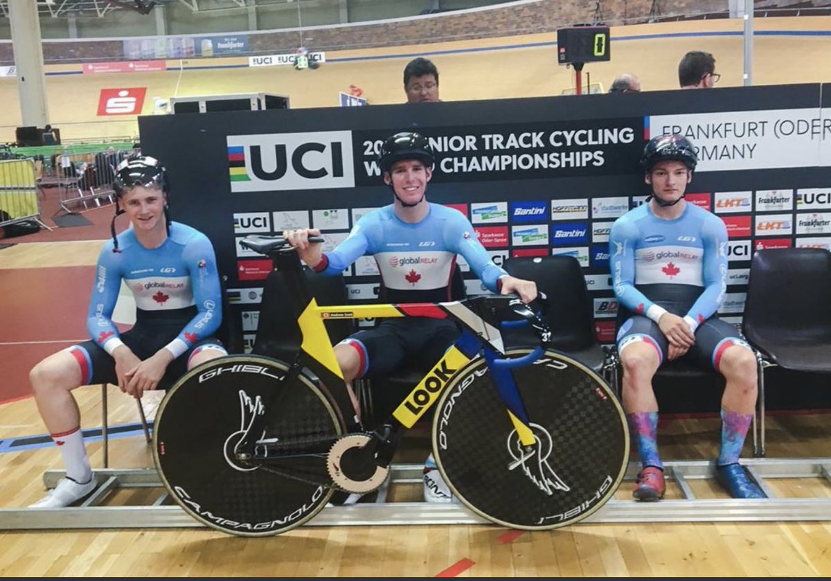 CyclingCanada's tweet photo. π¨ New Canadian record π¨
Our Junior men broke the Canadian Team Pursuit record with a time of 4.06.342, almost three seconds faster than the previous record!
Both teams make it to the next round πͺ
#jrtrackworlds https://t.co/8V6ne0w1X9
