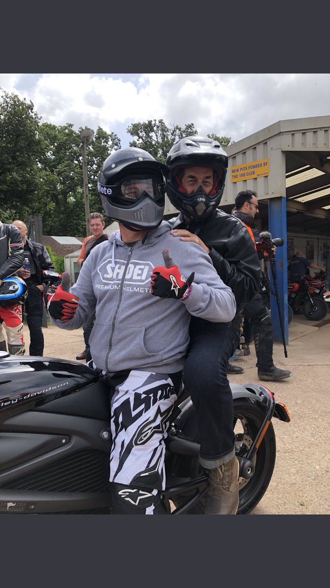 jm130tt's tweet photo. Don’t forget tonight at 8pm tonight @DirtQuakeUK on itv4 had a great laugh presenting with these guys, an old pensioner @Stavros6 and Leah a flat track weapon!! Ticked a box riding a T zee 750 Yamaha!! 💩 myself!! Had a couple of cheeky races myself!! https://t.co/aUZbJhPruY