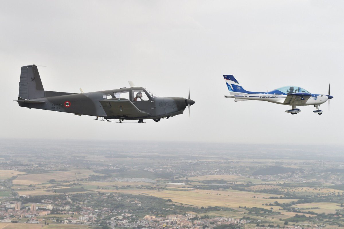 weflyteam's tweet photo. Un’immagine inedita per augurare a tutti un buon #Ferragosto2019 insieme agli amici del 60mo stormo dell’Aeronautica Militare
#WeFlyTeam #OsaVolare
#COLOPLAST #FIATAUTONOMY #TRIRIDE #AVIOKIMPEX #TARTADESIGN #RANDOLPH #AIRCRAFTSTUDIODESIGN #SOLUZIONIAERONAUTICHE #EIKONPUBBLICITÀ https://t.co/daD2Mma3F2