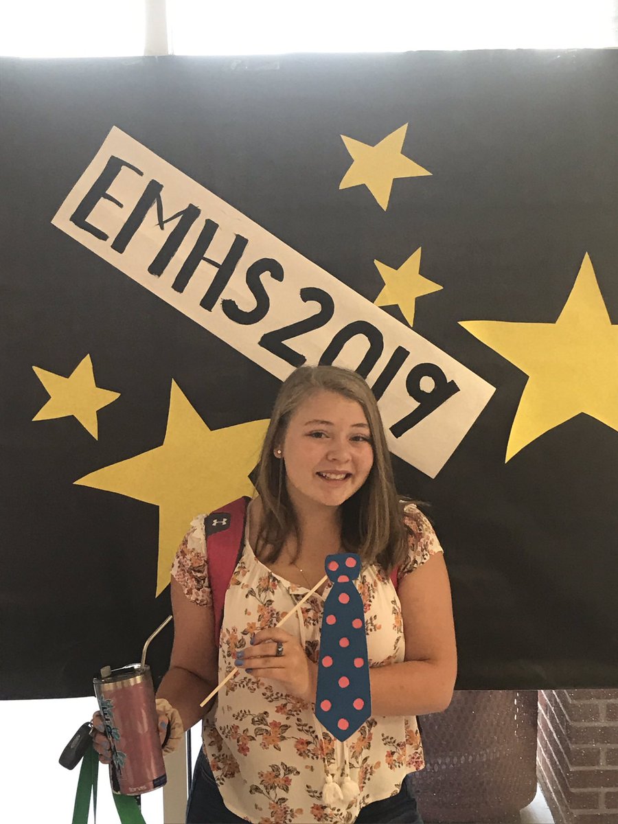 Matt_McDaniel3's tweet photo. Great #FirstDayofSchool #ideas @StandTallSteve Thanks to #ExecutiveLimo for helping kids get excited about school! #JRNC https://t.co/NX1yLRKiOI