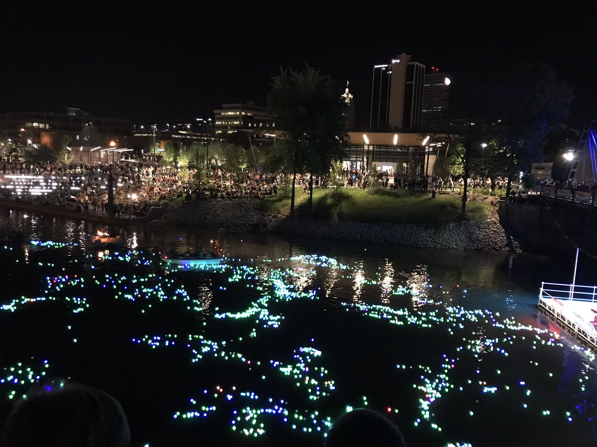 AlexHallART's tweet photo. Iβm still reeling. It was a magical weekend in downtown Fort Wayne.
#hellonewpark #dtfw #myfortwayne https://t.co/cR8QtIsbLI