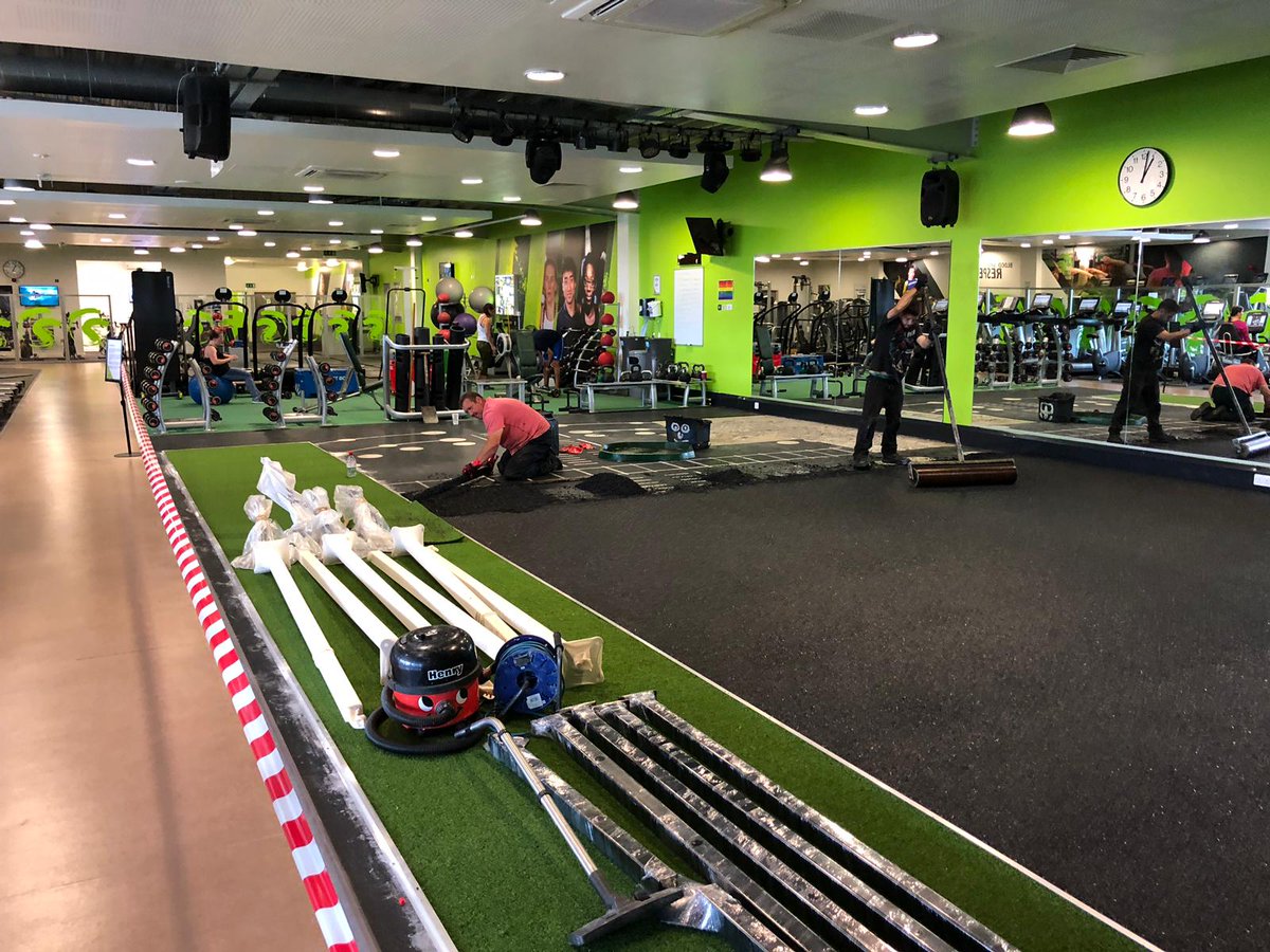 UofExeterSport's tweet photo. We have been getting The Russell Seal Gym #RIGREADY. Sneak preview of our brand new custom made @aunituk functional training rig, flooring and sled track being installed. There's never been a better time to join!
🔗https://t.co/OpLHKnh3Fa 
#joinus #bleedgreen #yourgymyourspace https://t.co/2mhpb9usPX