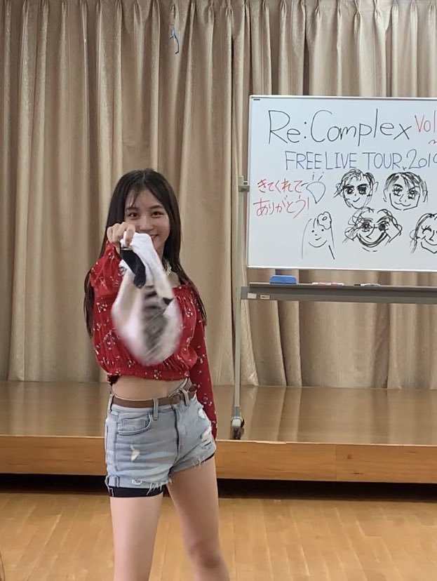 hr_Hy_ms76's tweet photo. 動画のスクショやから画質悪いけど、今日も今日とて巴那ちゃんは可愛くて美しかった🤤🌸💓
#Re_Complex #FREELIVETOUR2019 #なんばHatchへの道 #vol96 #港近隣センター #南埜巴那 https://t.co/puGgBX4289