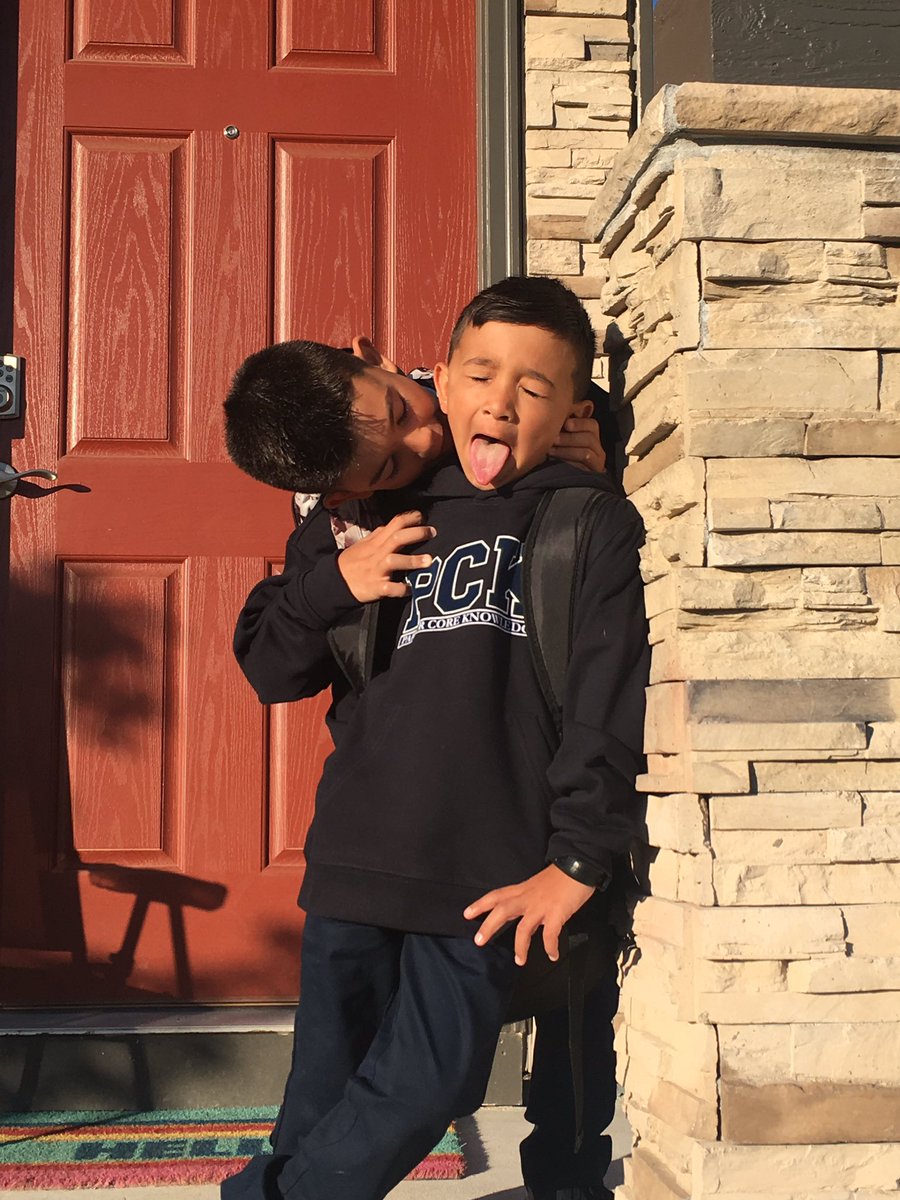 LesleyCBSDenver's tweet image. Back to school! We made it! #fourthgrader #firstgrader #pck