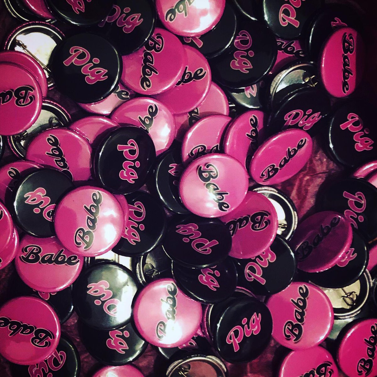 babespigs's tweet photo. What we lack in #jokes, we make up for with #badges! 🐷 Pick your side - are you a #babe or a #pig? #edinburghfringe2019 #Edinburgh #comedy #standupcomedy https://t.co/OgCIZ0ya7Y
