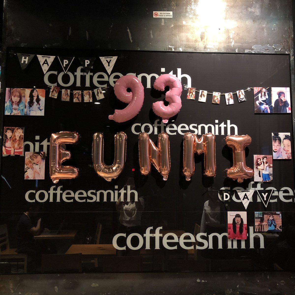 SGAPINKCAFE's tweet photo. Less than 24 hours to #Fallfor93Day ๐
Decorations are 80% done ๐ฅณ Hereโs some rules for the event on 15 & 16 August!
Weโll be distributing @HayoungStarHK cupsleeve set as well ๐
See you guys!! https://t.co/e1nthZULje