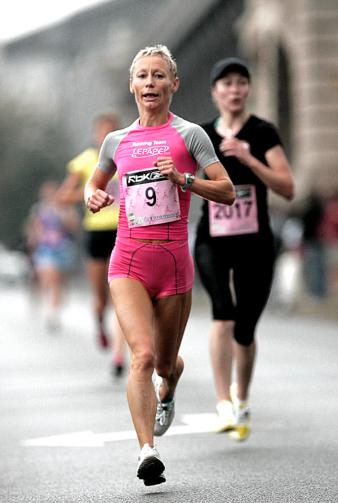 WomenSports_fr's tweet photo. Joyeux anniversaire à l'#athlète Nathalie Vasseur🏃♀️ (14 fois vainqueure du Marathon du Médoc - 54 ans), à la #patineuse de vitesse⛸️Valérie Barizza (52 ans), à la #boxeuse Saliha Ouchen🥊(39 ans)et à la #grimpeuse 🧗♀️ Mathilde Becerra (28 ans) ! #WomenSports #anniversairedujour https://t.co/0KIapkYE1L