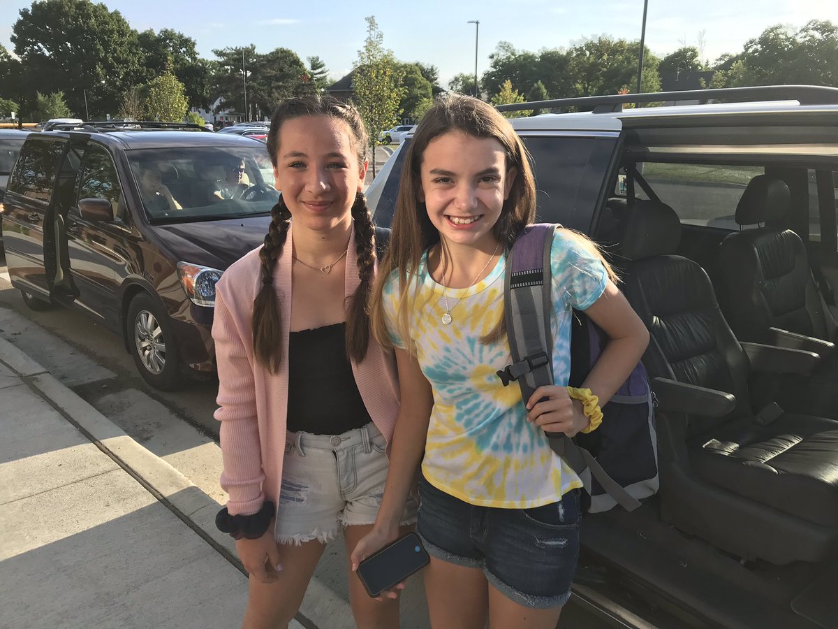 StCharlesD303's tweet photo. 7th graders at Thompson. #D300FirstDay https://t.co/feTsMOVT7B