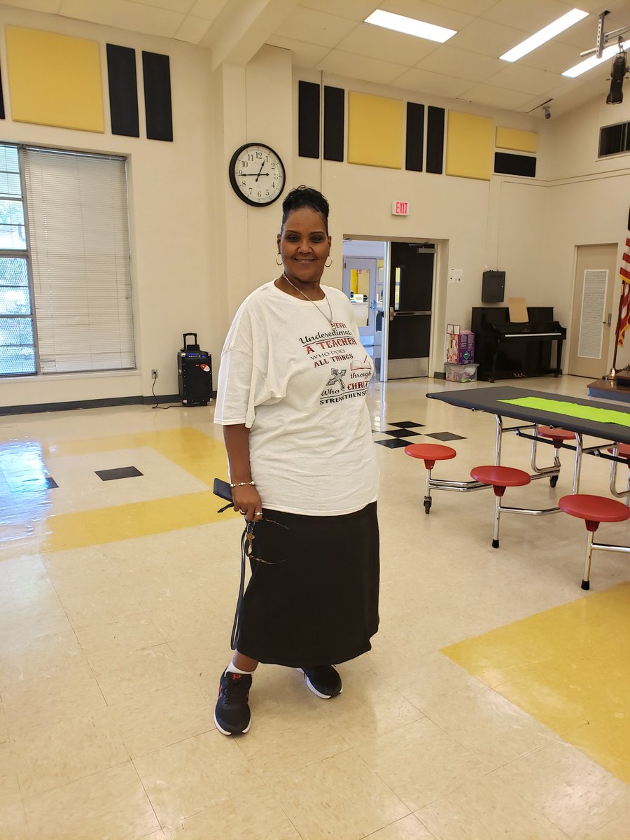 gilford_j's tweet photo. #The Isaacsway@IsaacsES_HISD First Day Back to School https://t.co/9ykIfeOj50