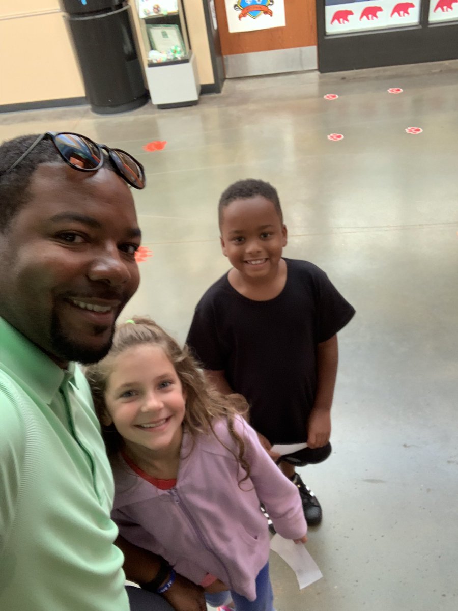 bristowelem's tweet photo. #PawsitiveReferrals!! #ThisIsBristow https://t.co/MnzOD8Z2uF