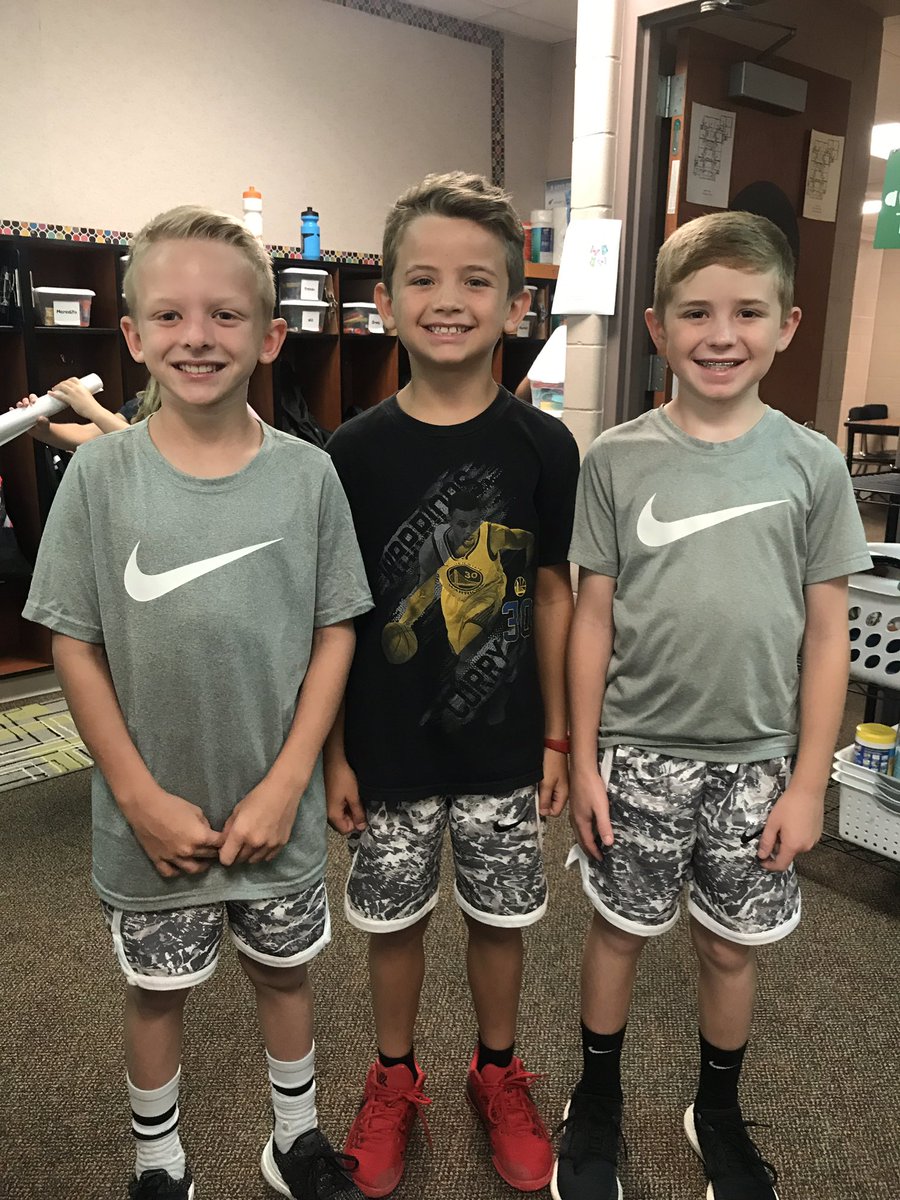 mrspurcell77's tweet photo. When you show up to school matching on the 3rd day of school ❤️ we have ourselves a connected bunch! #wearefamily #Proud2bMPS #fourthgradefun @RohwerE @MillardPS https://t.co/VCo5j00Z3o