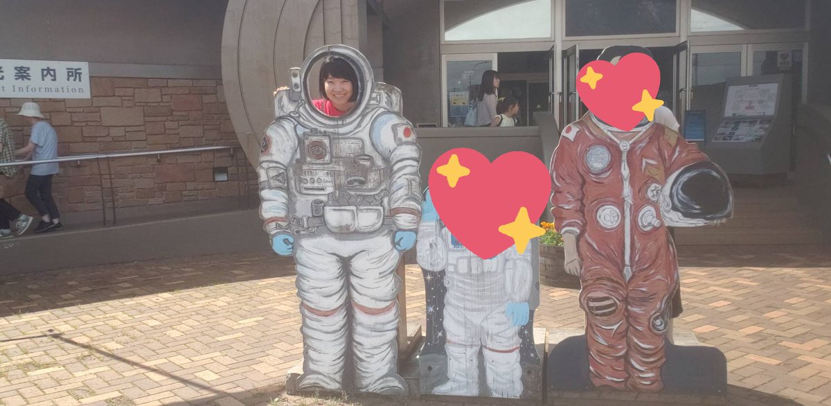fugiao1214's tweet photo. 懐メロかけながら
全然似てない物真似と
ラップをひたすら歌う車内
みんな座る時バラけたり
小樽のかまぼこやさんで
おばちゃん覚えててくれて
めんこい言われながらも
3歳です‼️のネタ言わされたり
やりたい放題
自由空間　
幼馴染みとの旅終了
おやずま～←おやすみという意味
#spacedomination https://t.co/Q88a0MatwU