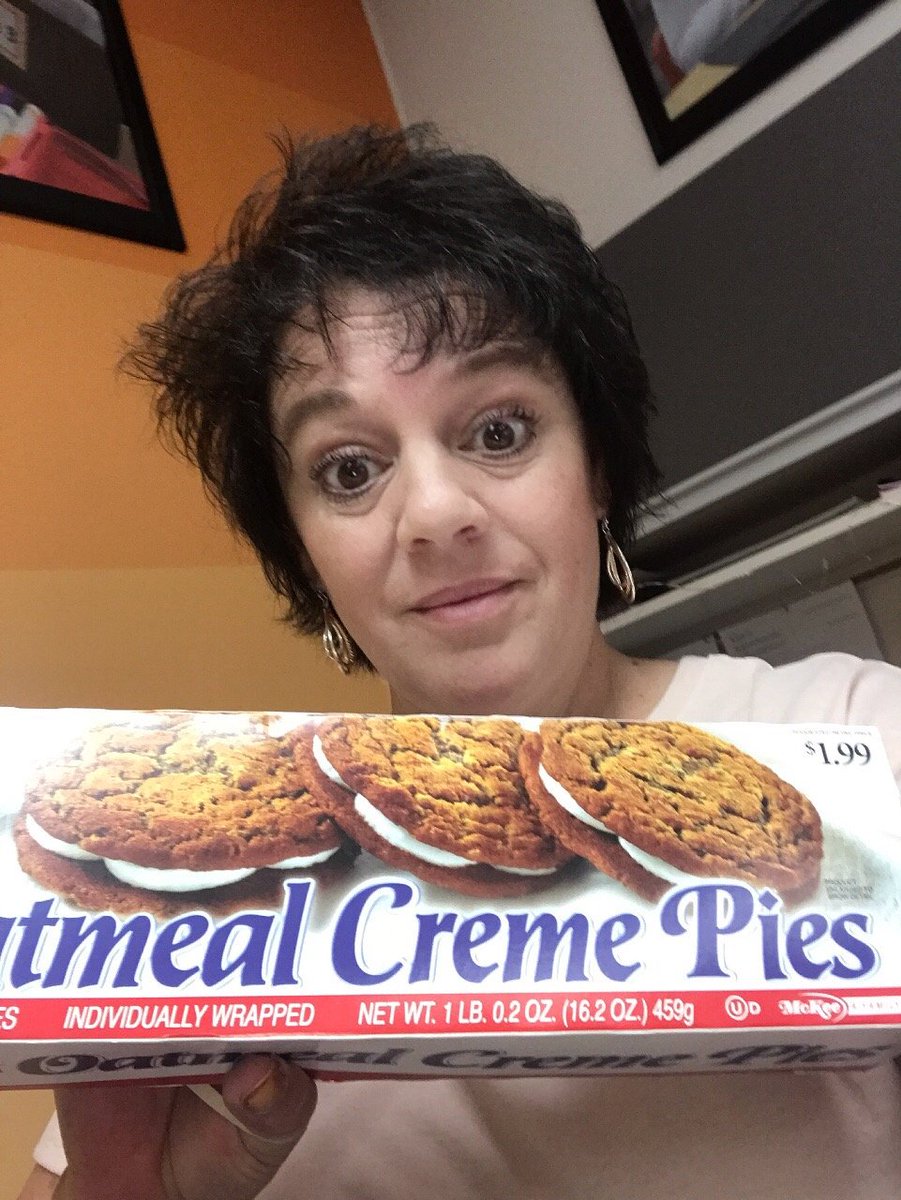 MamaDLynch's tweet photo. Not sure how an oatmeal creme pie is good representation of me missing teachers but I thought they'd each enjoy one in their mailbox way more than the traditional and healthier apple. #SugarRules Let's make it the best school year yet, shall we? #WeAreCC #CCFamily https://t.co/dkaPz6gd2Z