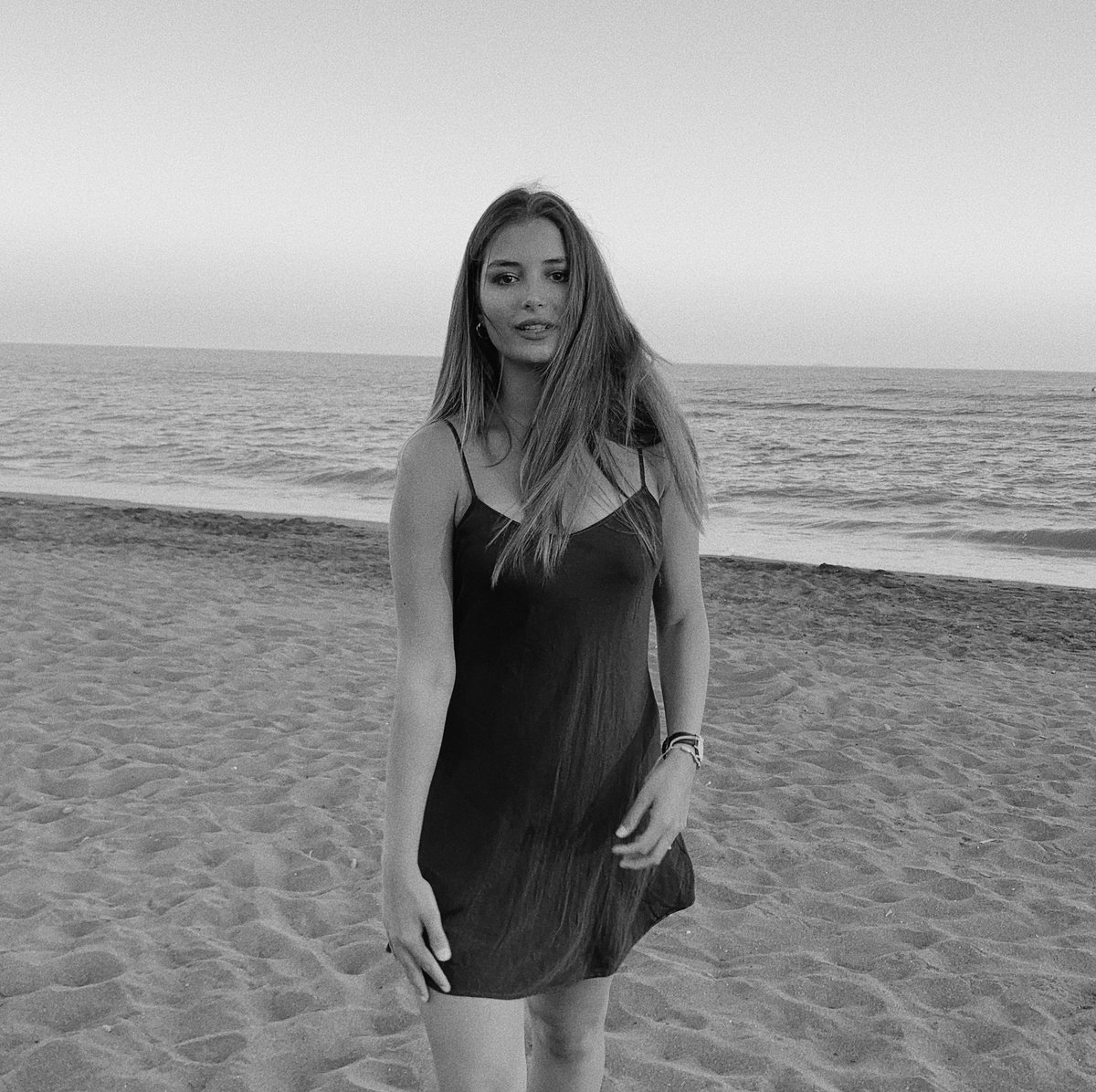 selinakgog's tweet image. ik heb al duizend fotos gepost van deze sessie maar ik weet niet of ik er ooit nog zo goed uit ga zien sooo here&apos;s another one