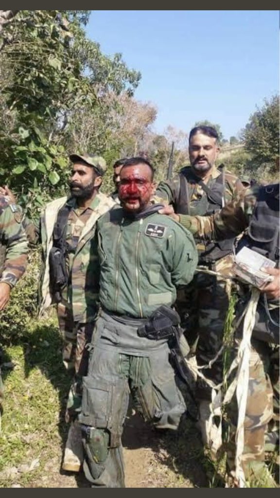Zabi3211's tweet photo. @sujitmohan88 @narendramodi @AmitShah @MPLadakh Happy birthday beta 😂😂ainda ijzat KY bgair ay to es Sy be bura ho ga 🙊🙊😂🇵🇰🇵🇰💪
#15AugustBlackDay https://t.co/gSU7NlT59c