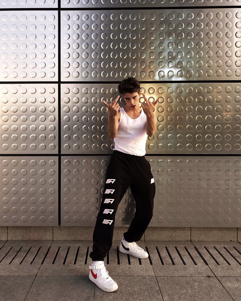 manuriosfdez's tweet photo. estoy de buen mood 🥰🥰🥰 https://t.co/Rst6y3sMIf