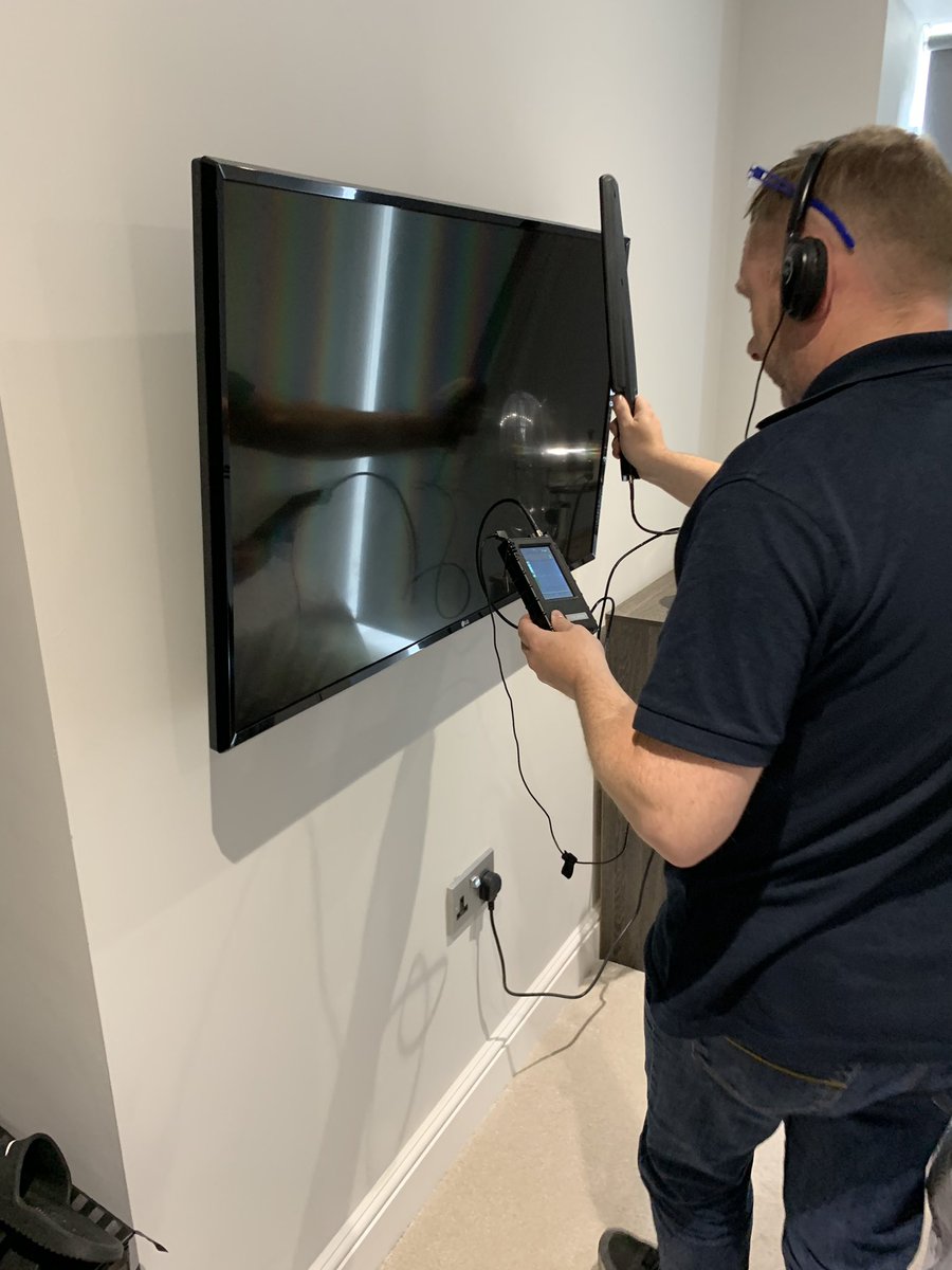 technprotect's tweet photo. Using the Andre from REI #tscm #bugsweep #surveillance https://t.co/eUGevLUMzY