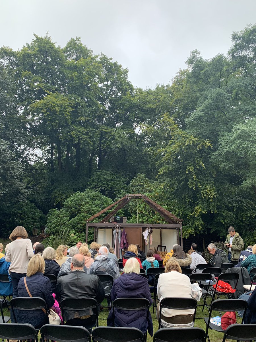 The rain has stopped for day two of Merry Wives at the <a href="/WhiteBuckBurley/">The White Buck</a> 🙏🏻🤞🏼
-
#shakespeare #shakesbeer #openbar2019 #shakespeareinthegarden #theatre #merrywives #touringtheatre #Hampshire #hampshirelife