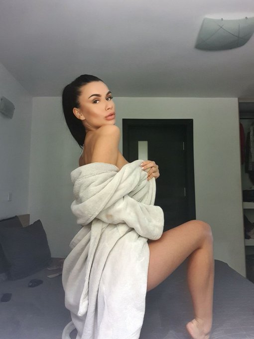 #Humpday #Booty #SexyAF #Bootylicious  It's gettin'🔥 hot in here... Definitely will make me take off<a href="/tag/humpday"class="tags">#Humpday</a><a href="/tag/booty"class="tags">#Booty</a><a href="/tag/sexyaf"class="tags">#SexyAF</a><a href="/tag/bootylicious"class="tags">#Bootylicious</a>