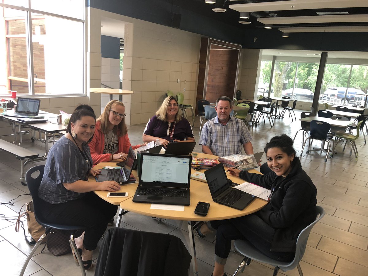 LadwigMegan's tweet photo. Exploring new ways to create student autonomy in SLF training today! #engage2learn #steamlearn  @ms_b_mejorado @Ms_TawnySmith @RebekahClary @T_tasticTaylor @qREHABp https://t.co/KwPgIyuiGy