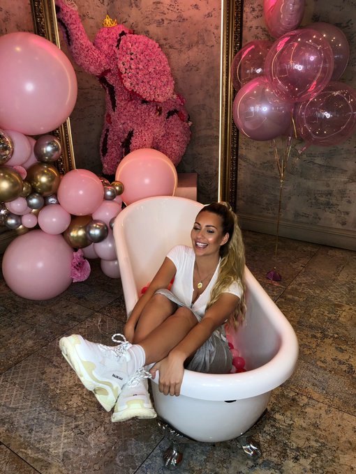 Day drinking is fun @MenagerieMCR 🥂 https://t.co/Q13yv0ujxe<a class="tags" target="_blank" title="On Twitter" href="/?out=eyJ0eXAiOiJKV1QiLCJhbGciOiJIUzUxMiJ9.eyJpYXQiOjE3MjA1MTQ4MzUsImlzcyI6InR3cG9ybnN0YXJzLmNvbSIsIm5iZiI6MTcyMDUxNDgzNSwiZXhwIjoxNzUyMDUwODM1LCJyZWRpcmVjdF91cmwiOiJodHRwczovL3R3aXR0ZXIuY29tL01lbmFnZXJpZU1DUiJ9.vCicbbr_uzM_Sono1na_F4pkrVAWSlet0OhB1z6ty7rdduQP8IzkFeXsV1wndQVNk086L7NuSkrpnRqnLsyWnA">@MenagerieMCR</a>