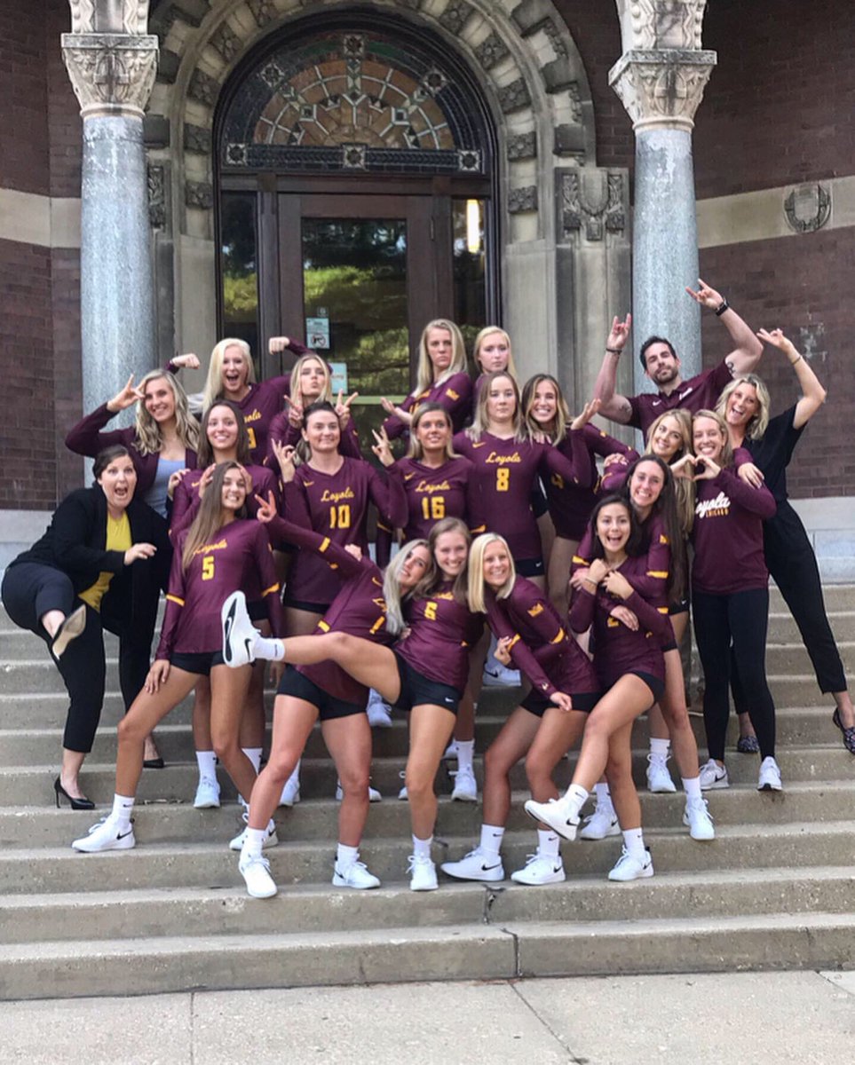 RamblersWVB's tweet photo. Sneak peak! Behind the scenes of picture day! 📸🙌🏼🏐#loyolachicago #onwardLU #goramblers #ncaavolleyball https://t.co/xgLpq2X25f