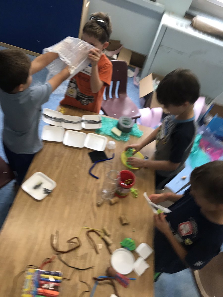 OSDINVENT's tweet photo. Creating boats in Deep Sea Mystery! @OSchoolsPR @CampInvention https://t.co/9RJPN9HYzS