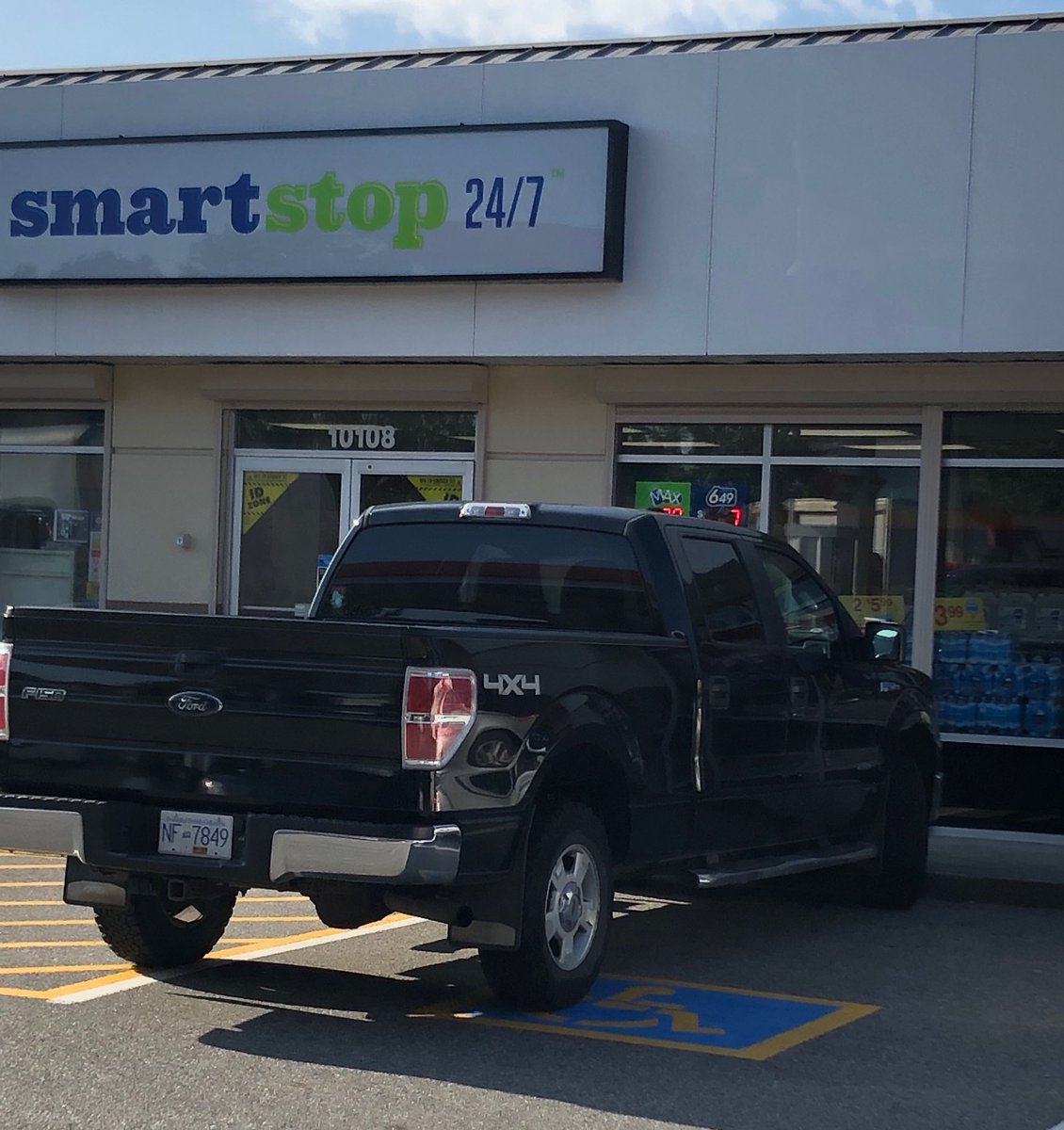 baddriversBC's tweet photo. This was at the Tim Horton’s by planet ice delta this morning, total able guys jumped out. “NO Handy tag” https://t.co/2PUI33k74X