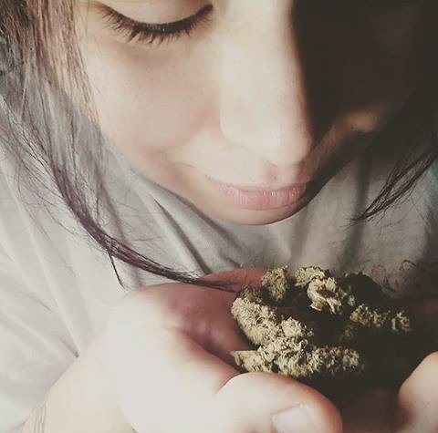 _morgiiee's tweet photo. We all have our reasons for smoking weather its cause of medical issues OR just cause you wanna. #cannabis
Saved my life!🤘🏼
 #420life #wakeandbake #weedstagram #weed #420babe #medicalmarijuana #MedicalCannabis #smokinggoddess #smokeweedeveryday #girlsthatsmoke #CannabisCommunity https://t.co/EGvBE1TaGi