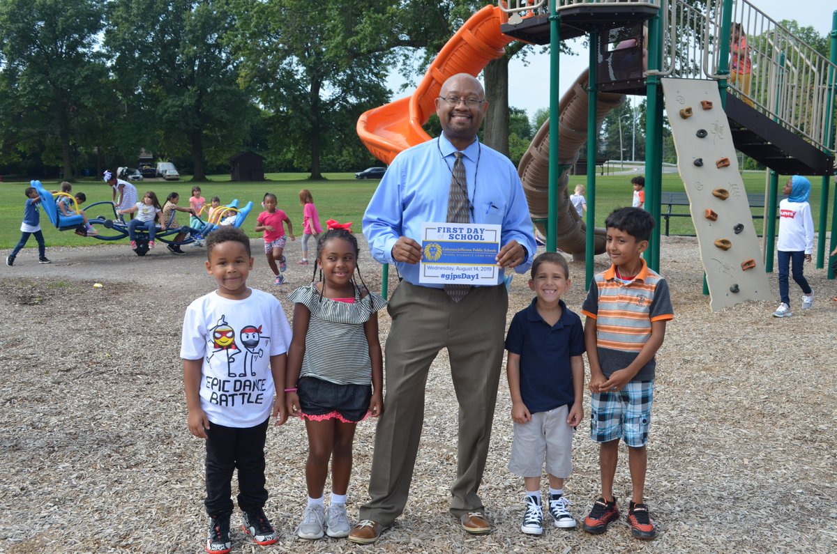 GahannaJeffersn's tweet photo. πππ Looking good for #gjpsDay1 at Goshen Lane Elementary! What a great day! #WelcomeBackGJPS #gjpsDay1 #theGJPSway https://t.co/hfxzzLoDTG