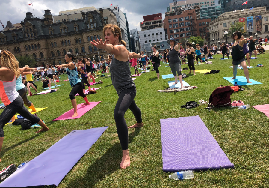 PSPC_SPAC's tweet photo. #ChangingoftheGuard, #movecamp, #yoga, #zumba, and #NorthernLights – there is so much to do on #ParliamentHill this summer! Check out @Ottawa_Tourism to see all the great events happening on the Hill and in Ottawa! #MyOttawa https://t.co/s52iKUZv0L