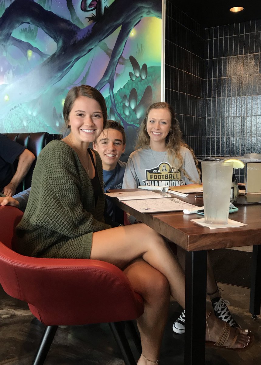 DucklingsTravel's tweet photo. today’s the day! come join us at our fundraiser at mellow mushroom off daniels!🍕 https://t.co/SWSEZPeSq7