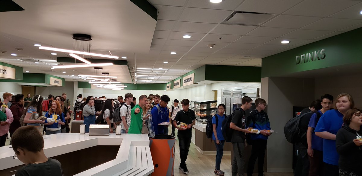 vbsdnutrition's tweet photo. A full food court means fueled students @VBHS! We are proud and excited to show off new options for our students!! #schoolsbackVB https://t.co/VOLjhS5hPb