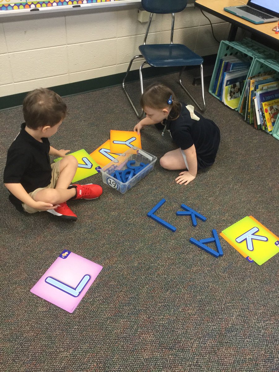 kblockerlcss_k's tweet photo. Off to a good start!  Working hard to establish routines and procedures for literacy centers.  #WeareLES @jlee_les @Ckanderson_LCSS https://t.co/E4QIezE789