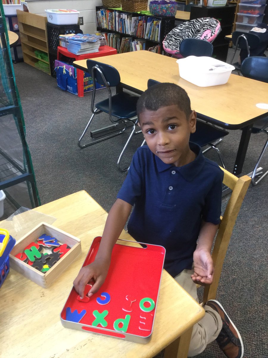 kblockerlcss_k's tweet photo. Off to a good start!  Working hard to establish routines and procedures for literacy centers.  #WeareLES @jlee_les @Ckanderson_LCSS https://t.co/E4QIezE789