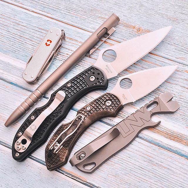 mifoto_se's tweet photo. Hump day stuff.
•
#edc #edcgear #everydaycarry #edcig #edcdump #edcshowcase #echodeltacharlienetwork #pocketdump #knife #knifenut #sak #sakarmy #sakallday #swissarmyknife #Victorinox #VictorinoxMiniChamp #UrbanSurvivalGear #TiScribe #TiScribeBolt #Sp… https://t.co/FRzOqMHext https://t.co/Eck3p5KqN2