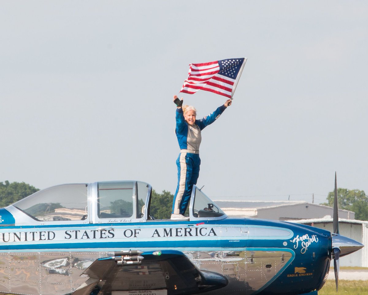 AviOilOutlet's tweet photo. #julieclark waving to her fans after her final Sun N Fun performance. https://t.co/tHwxXtHK81