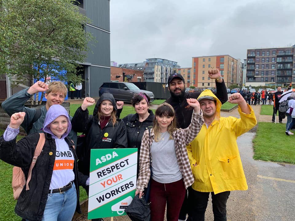 Was great to stand with ASDA workers in opposition to contract 6! Plenty of noise was made and a clear message sent on the streets of Leeds today. People from across the country came out in force. Great effort all round.
#asdarespectyourworkers