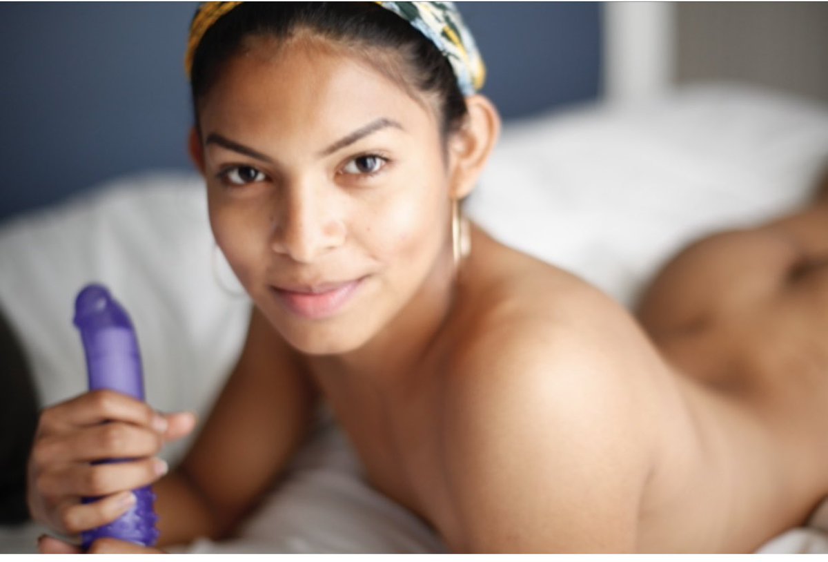 Lola Morena Traveling tweet media