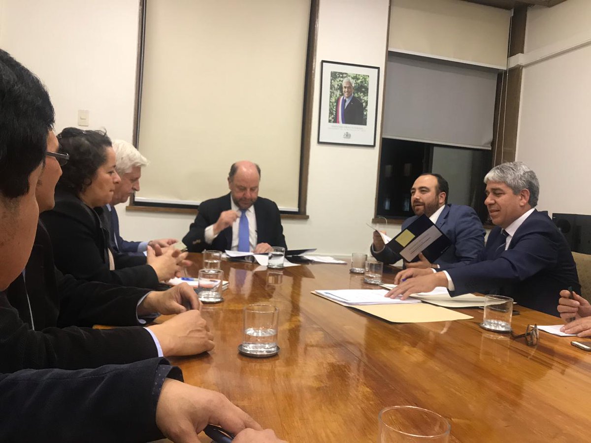 Reunión de trabajo con ministro de Obras Públicas
