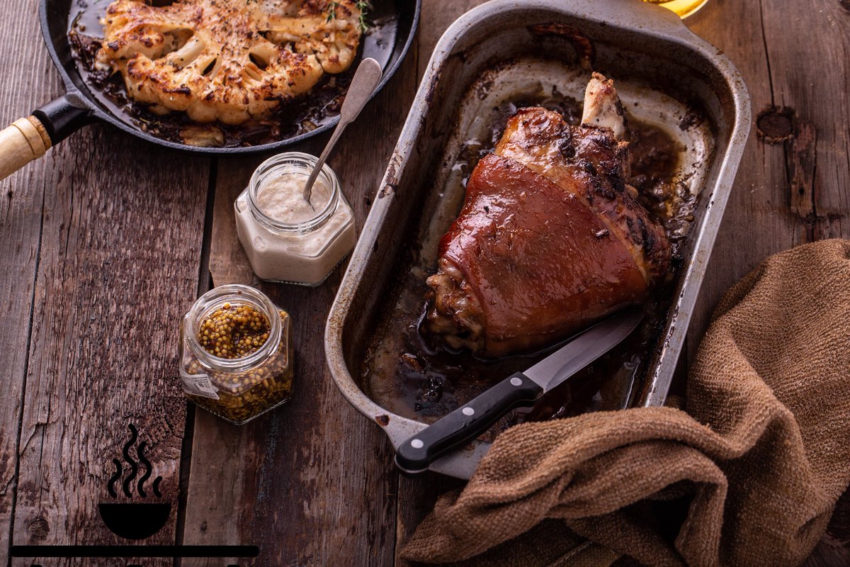 ChefConsultant's tweet photo. Golonka is back @HouseOfFeasts 
🐷 
On the menu this weekend! 
🥘 
Pork Knuckle, Brined, slowly cooked with beer &amp; sauerkraut. Served with charred cauliflower &amp; crashed buttered potatoes 🥔 
🍃 
#Golonka #PorkKnuckle #Slowfood #tasty #foodies #houseoffeasts https://t.co/WqQ7VI72pA
