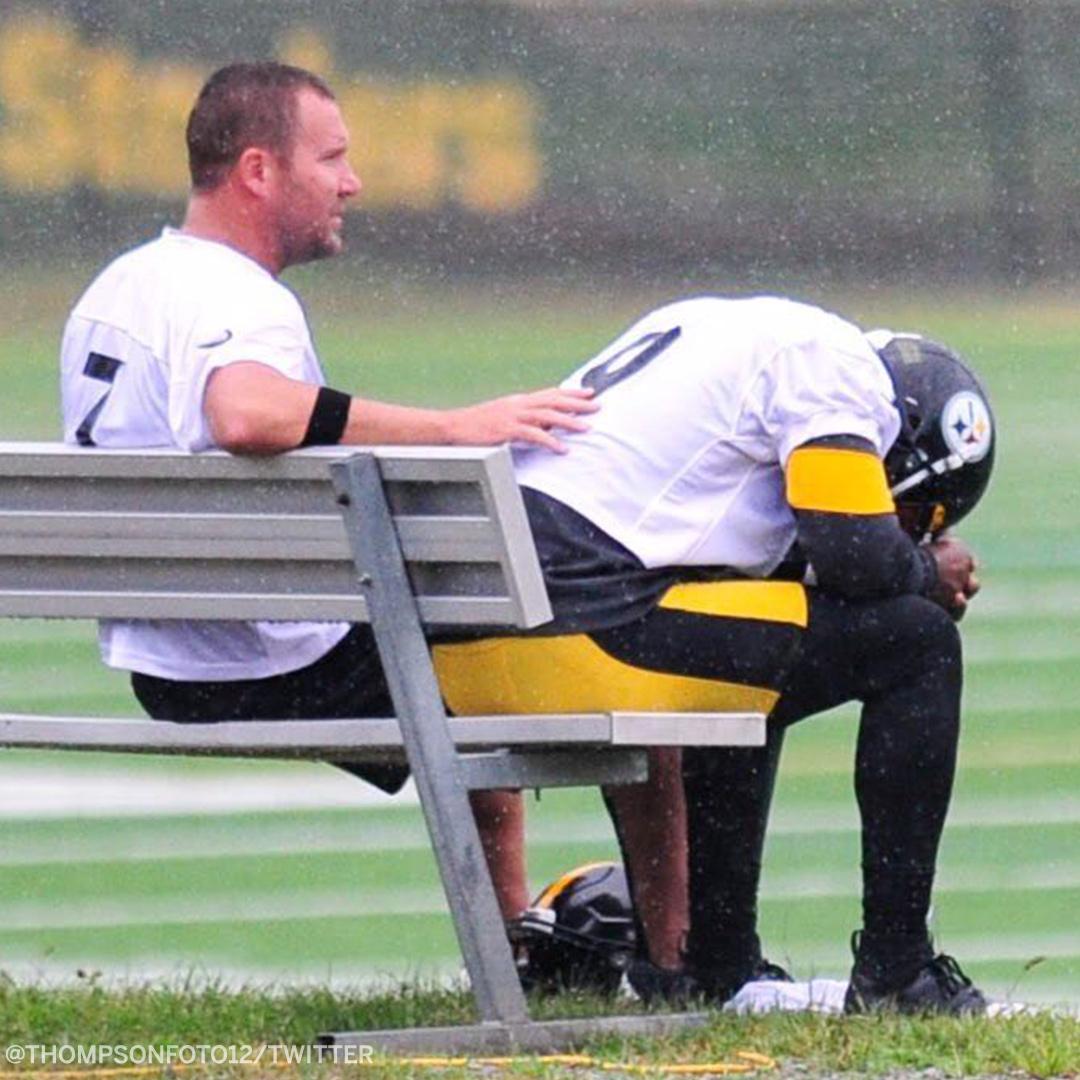 espn's tweet photo. Powerful images of Ben Roethlisberger consoling JuJu Smith-Schuster the first day back at camp after the sudden death of Steelers WR coach Darryl Drake. 

(via @ThompsonFoto12) https://t.co/6r3xsIbKox