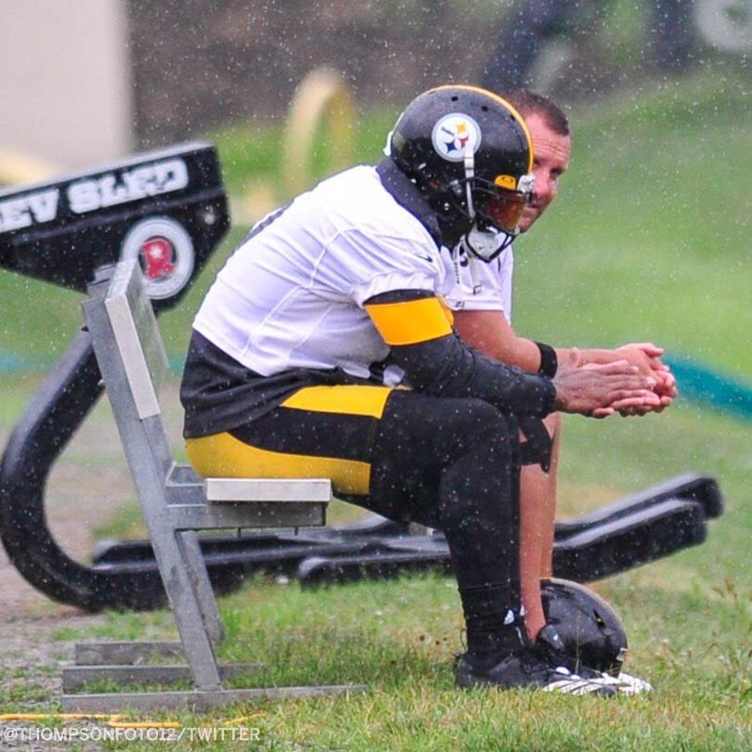 espn's tweet photo. Powerful images of Ben Roethlisberger consoling JuJu Smith-Schuster the first day back at camp after the sudden death of Steelers WR coach Darryl Drake. 

(via @ThompsonFoto12) https://t.co/6r3xsIbKox