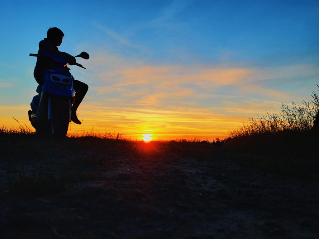 67Booster's tweet photo. #50cc #booster #mbkbooster #photography #mbk #coucherdesoleil #booster #soleilcouchant https://t.co/LGs04JQdDr